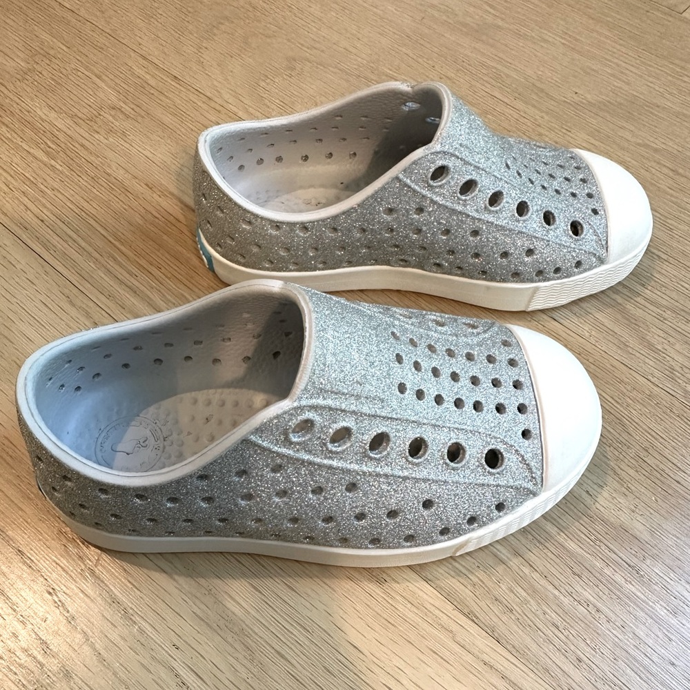 Native Jefferson Bling Glitter Silver Sparkle Size C7